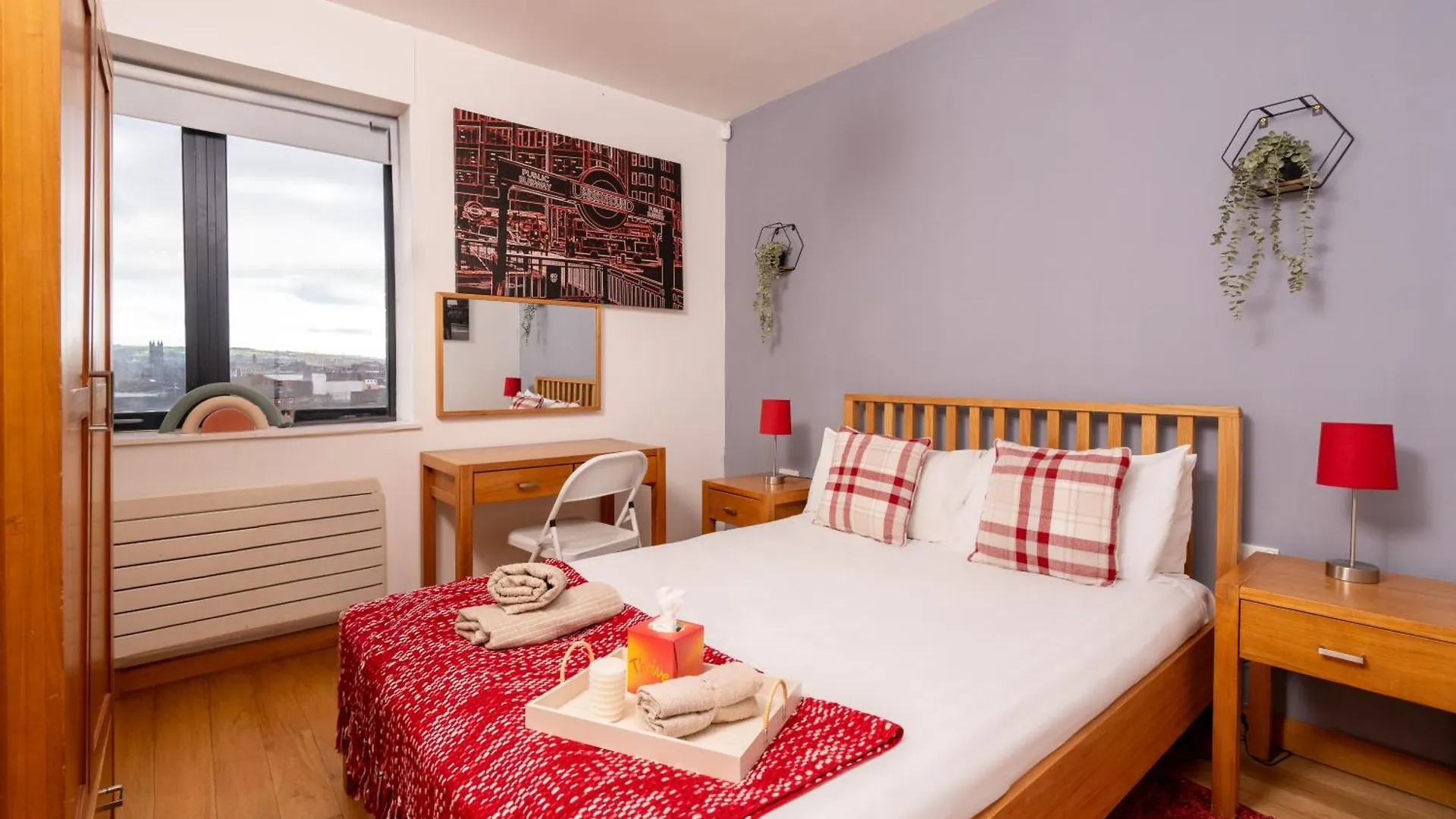 Luxury 5-Bed Penthouse With Free Parking & Views Apartment Belfast